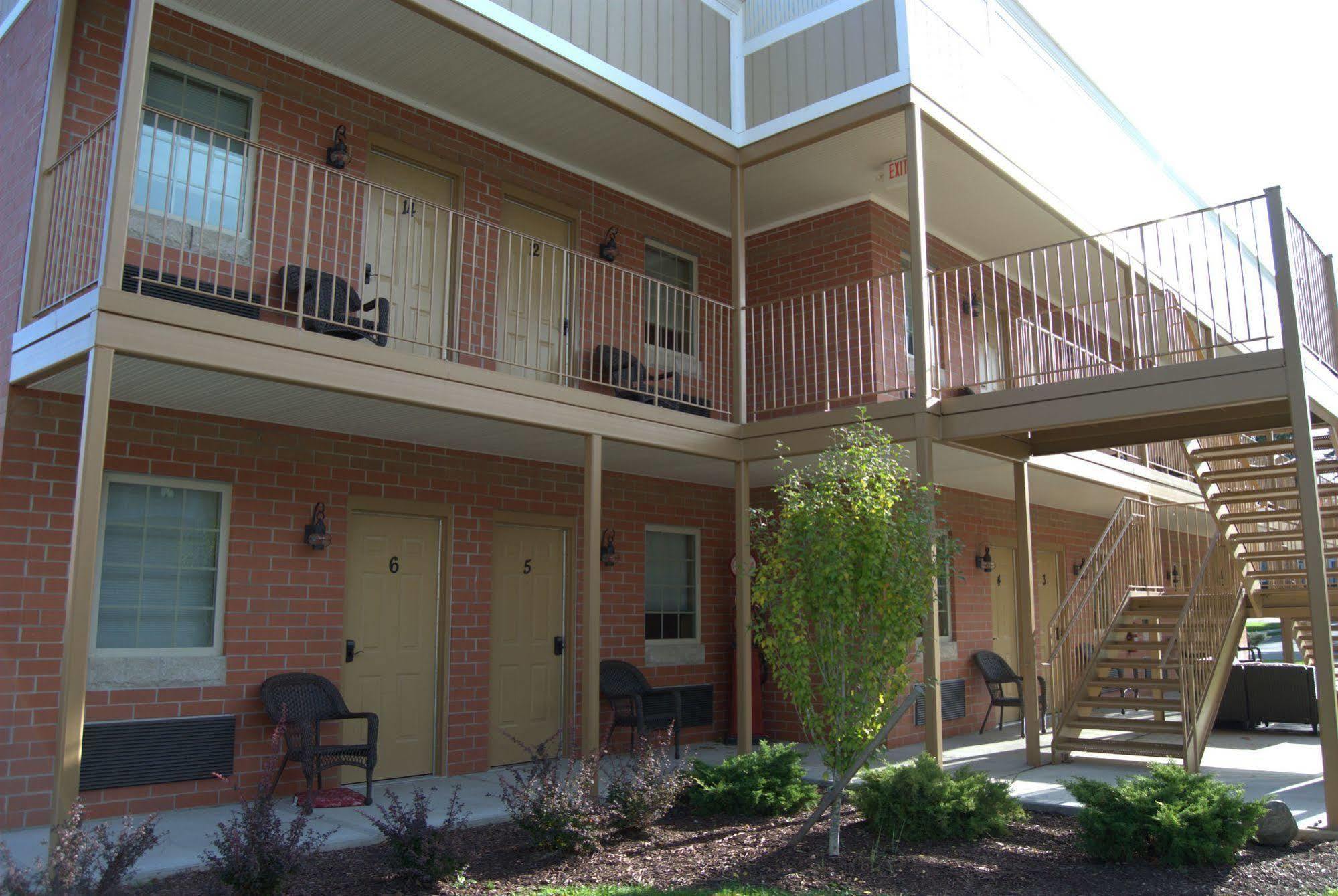 Put-In-Bay Victory Station Hotel Exterior foto