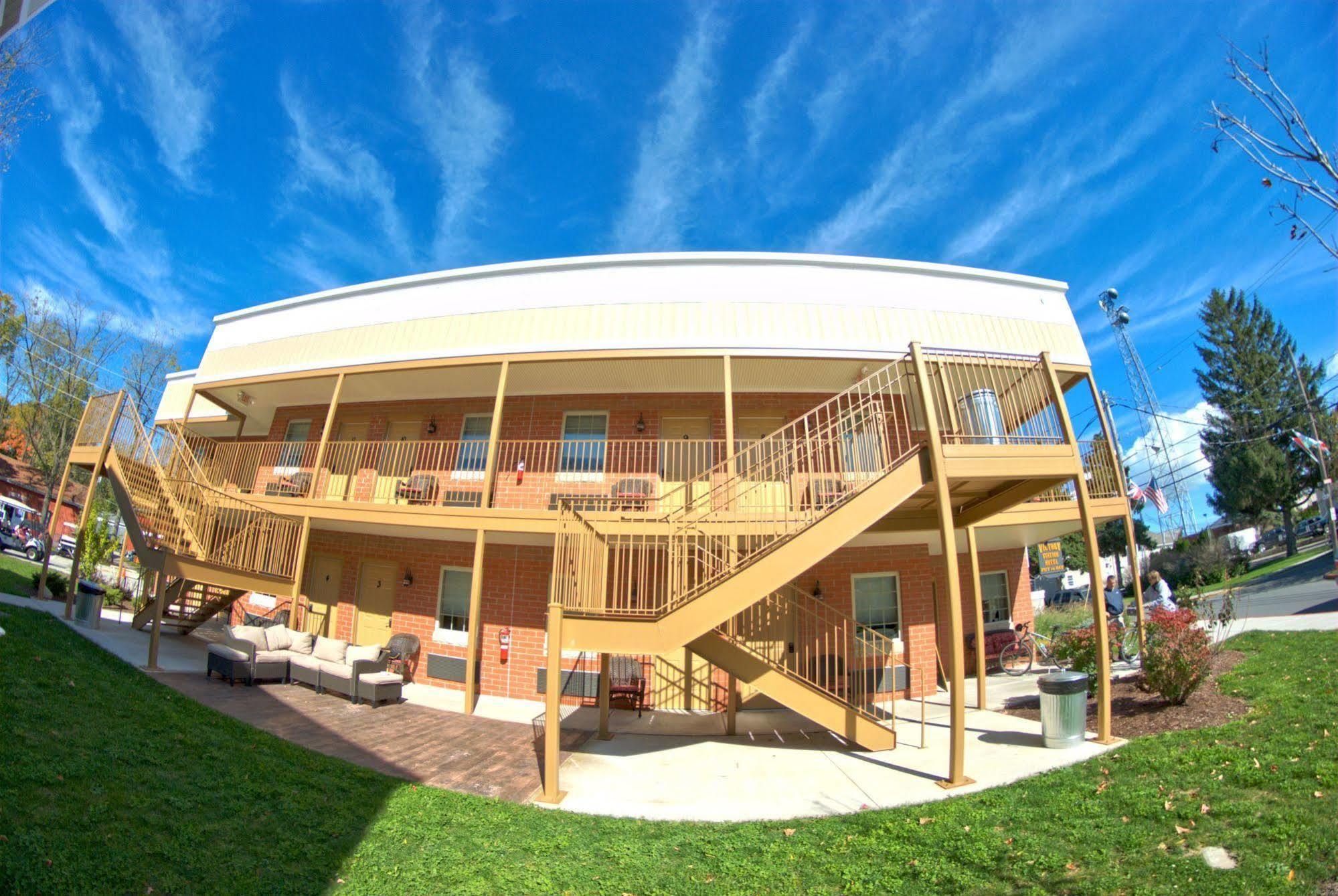 Put-In-Bay Victory Station Hotel Exterior foto
