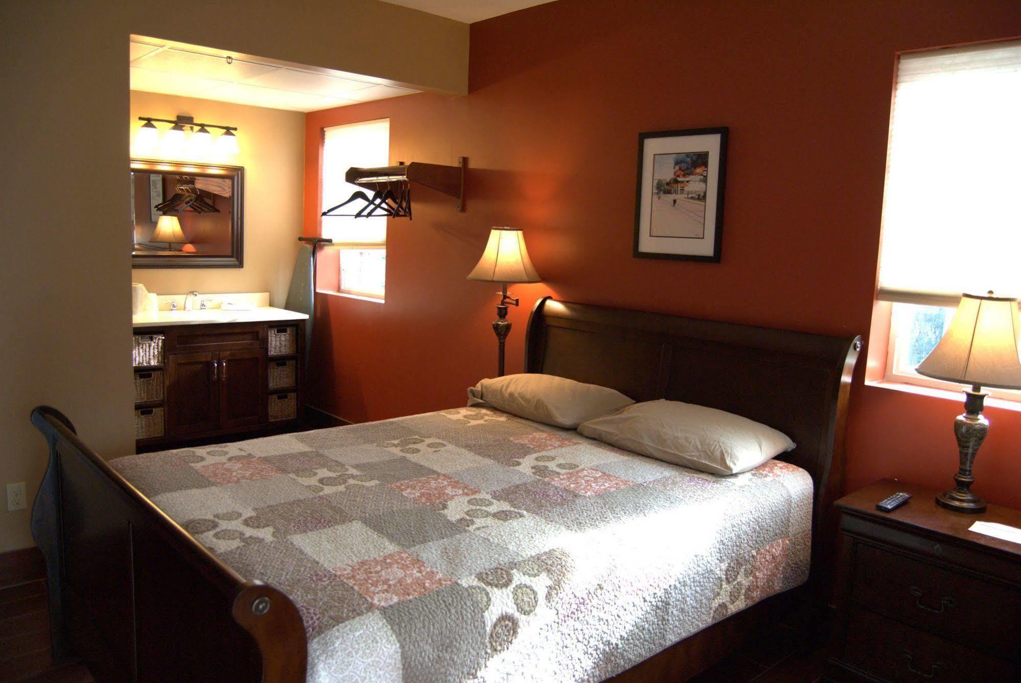 Put-In-Bay Victory Station Hotel Exterior foto